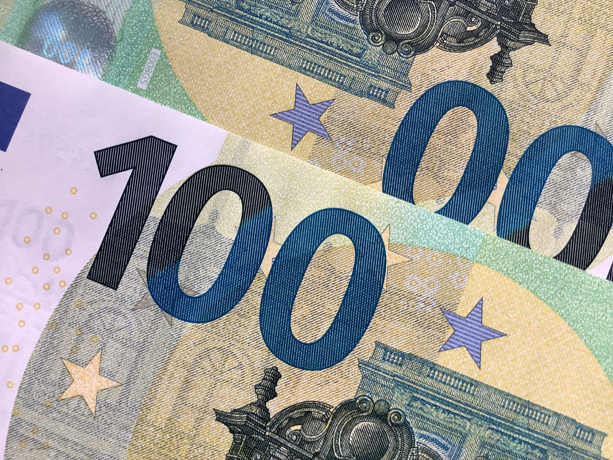 Euro-Banknoten als Symbol für die deutsche Wirtschaft und den EU-Markt.