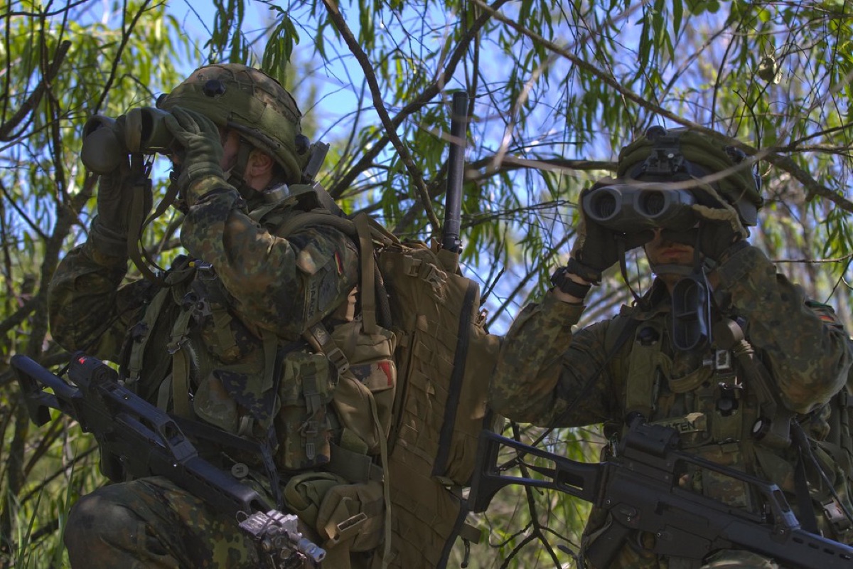 Deutsche Bundeswehr-Base mit Soldaten