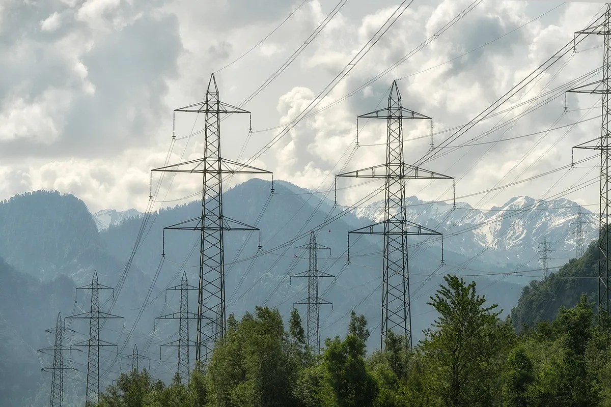 電力、送電塔、パイプライン、太陽光発電、エネルギー転換、ケーブル、技術、環境、風景、電力線