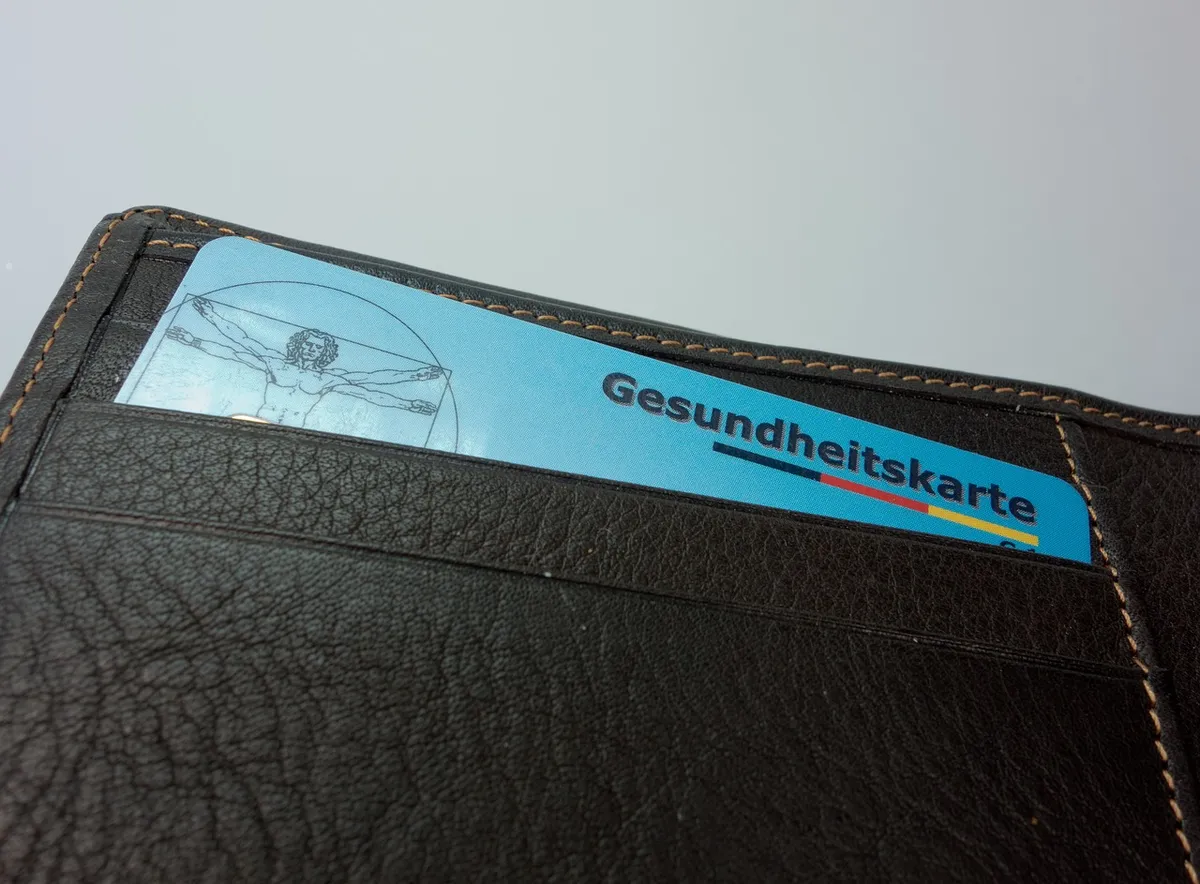 health card, health, wallet, health insurance, insurance, cost, money, disease, euro, social, social insurance, legally, germany, aok, private, insurance card,