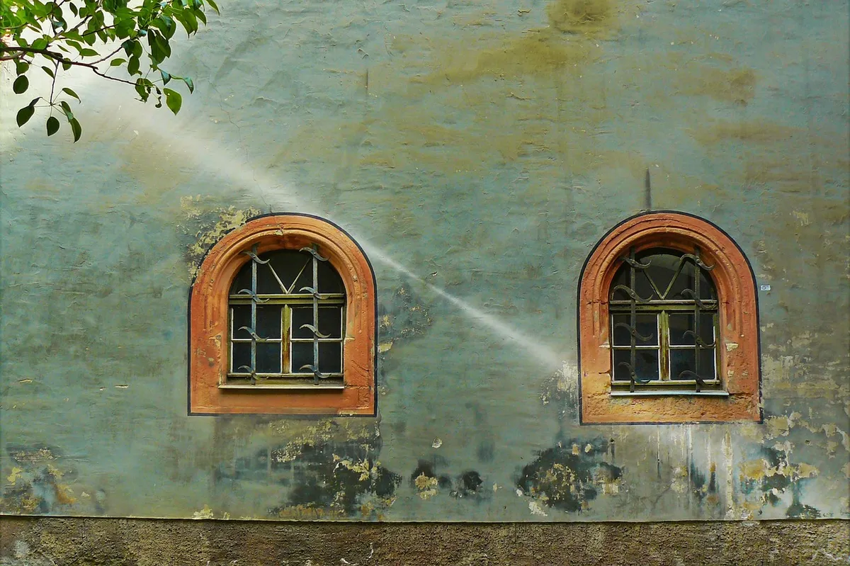 window, housewall, house facade, house front, facade, architecture, weathered, building, house, historic center, weimar, lattice windows, historical, old, grung