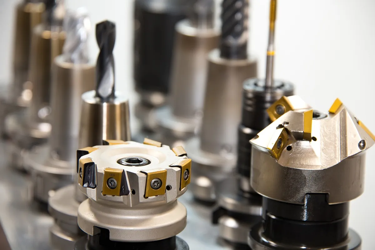挽き出し、ドリル、切断工具、CNC機械、ドリルヘッド、ドリル、工具、鋼、金属、CNC、機械、挽き出し機械、金属加工、産業、製造、ねじり